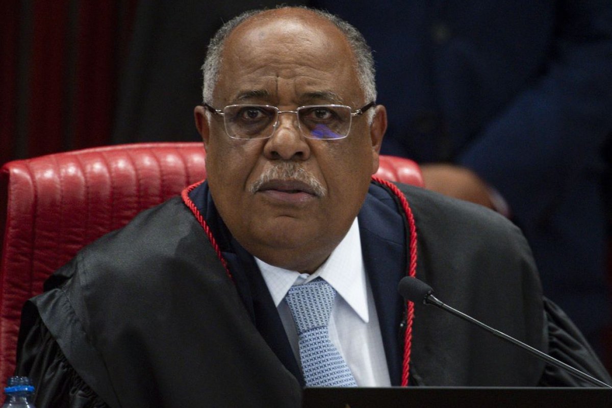 Voto do relator da ação contra Bolsonaro tem 400 páginas e leitura pode durar toda a sessão