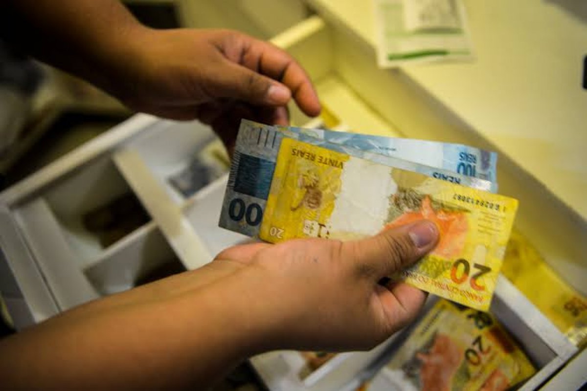 Poupança tem maior ganho real em seis anos, impulsionada pela desaceleração da inflação