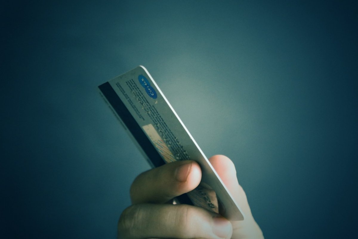Juros do cartão de crédito aumentam 455,1% em maio, diz BC