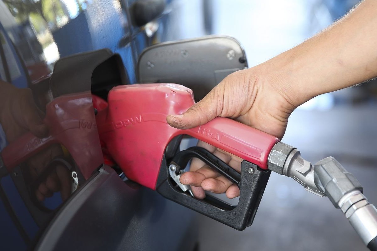 Retomada de impostos deve aumentar preço da gasolina em R$ 0,34 nesta quinta