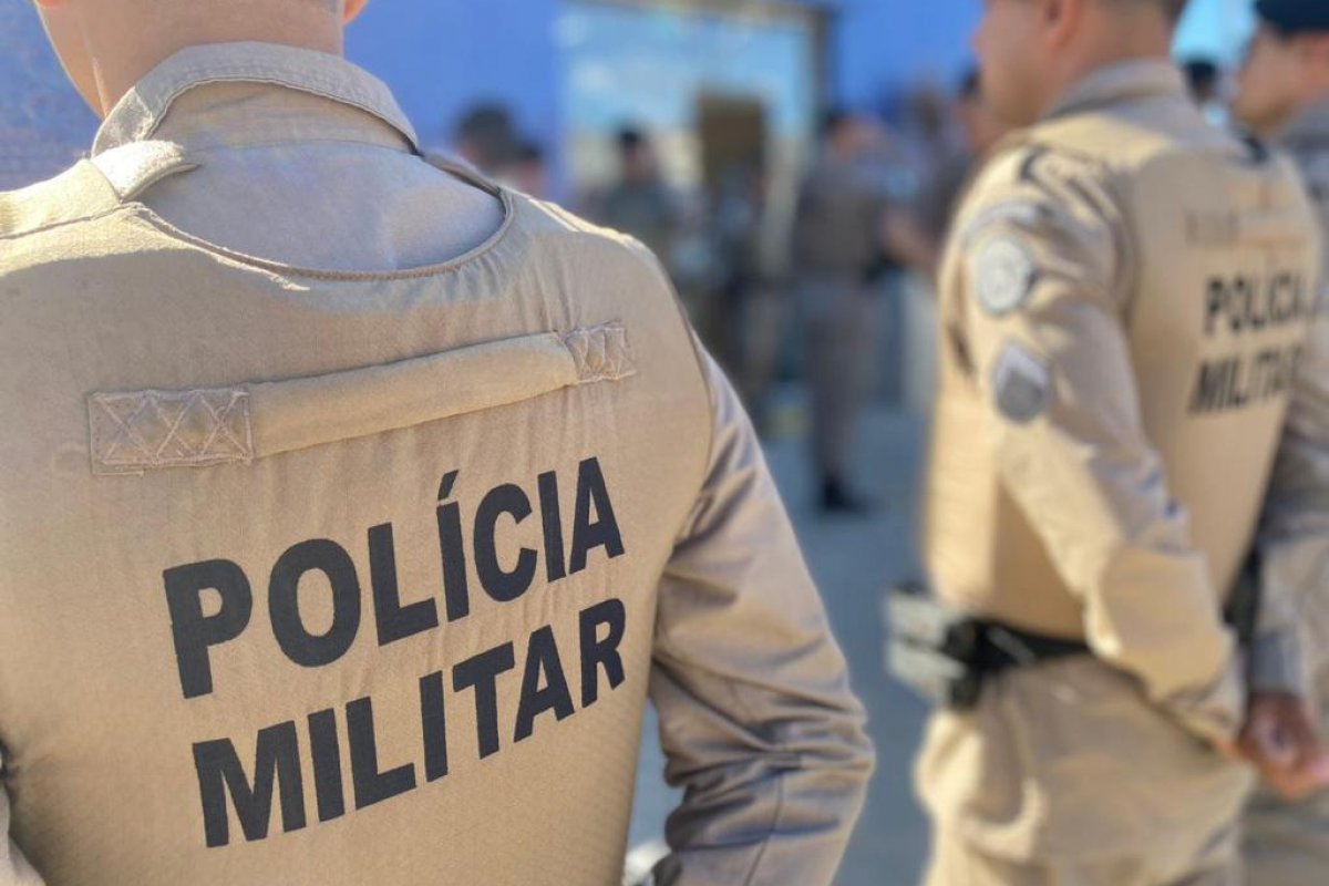 PM prende dois homens com mandados de prisão na Bahia