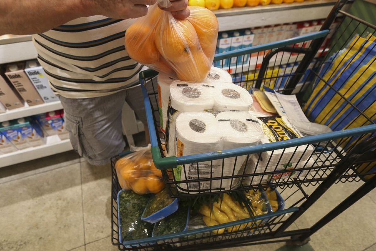 Consumo das famílias registra aumento de 2,33% nos primeiros cinco meses do ano