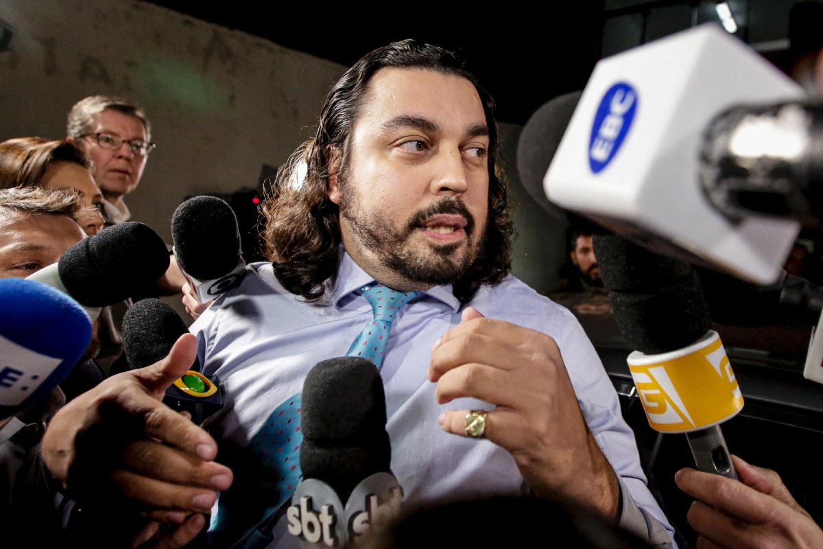 Caso Neymar: Advogado de Najila diz que abandonará caso se ela não entregar celular até meia-noite