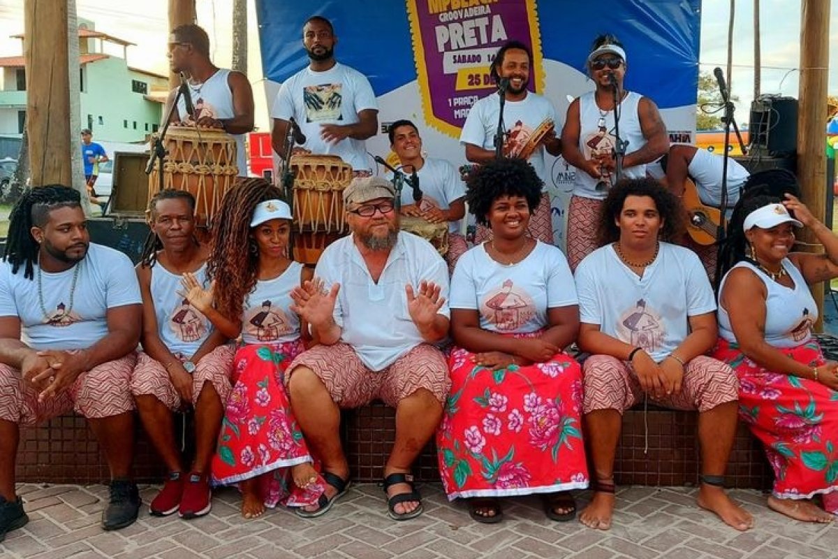 Grupo Mãos no Couro encerra aulas públicas com apresentação gratuita em Salvador