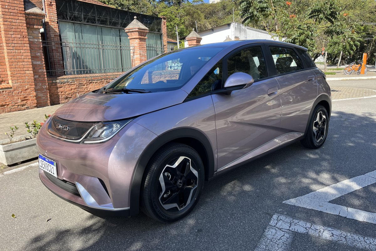 Farol da Bahia testa o BYD Dolphin: elétrico mais barato do país