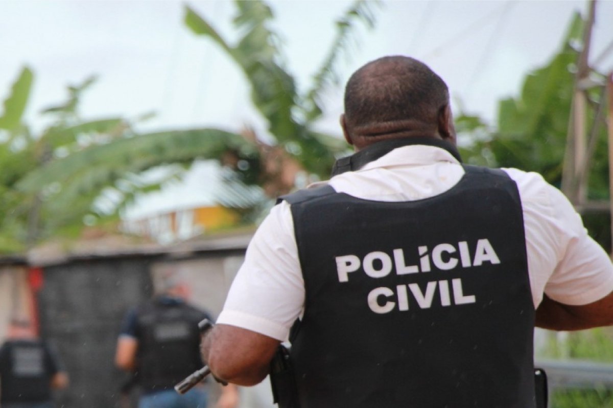 Apreensão de armas e cárcere privado: Suspeito de ameaçar ex-servidor municipal é preso