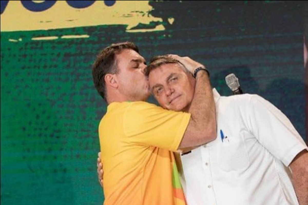 "TSE deu a Bolsonaro hoje uma vitória moral!", diz Flávio Bolsonaro sobre inelegibilidade de Bolsonaro