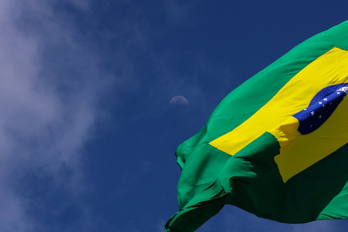 Trabalhadores terão que aguentar 48 dias úteis até próximo feriado no Brasil