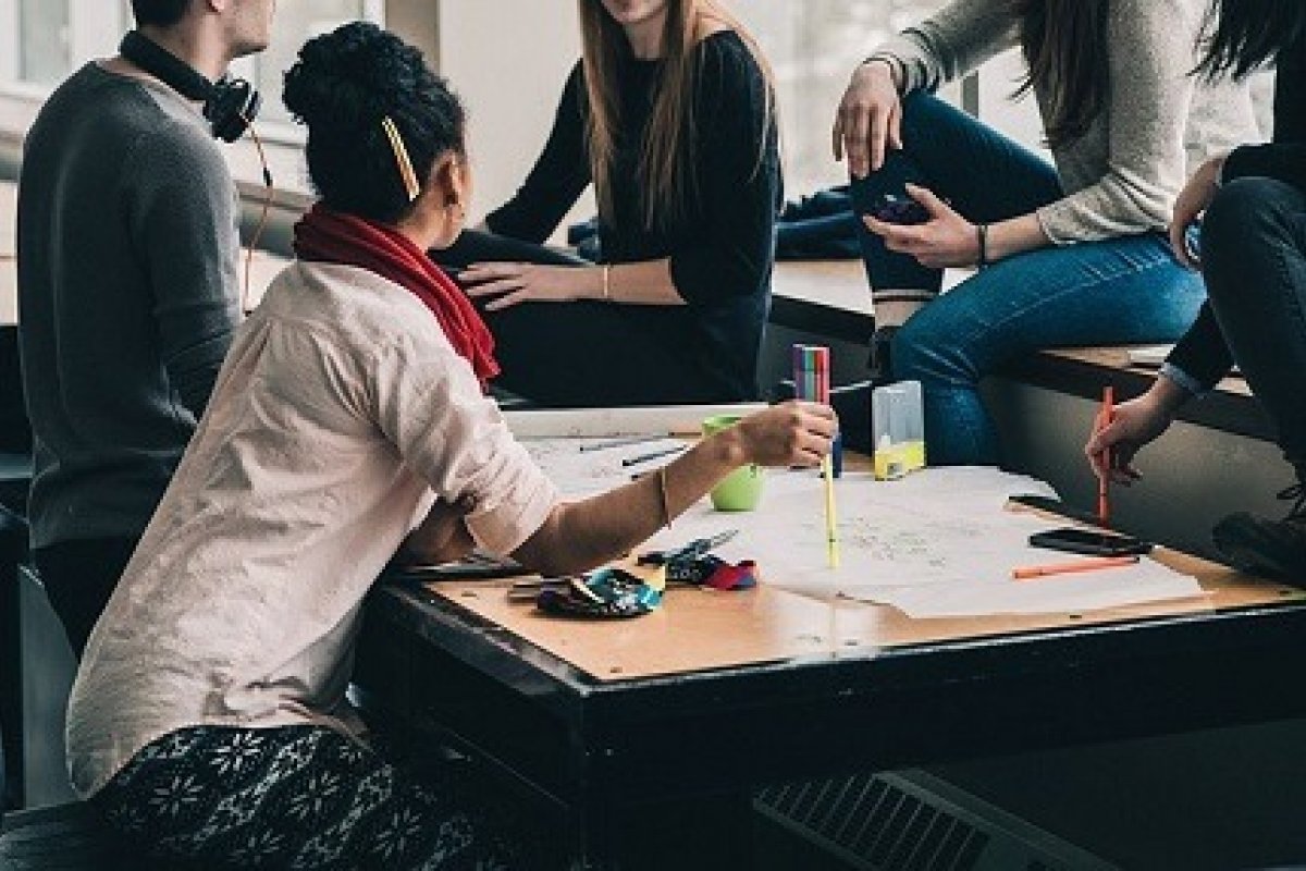 Força de trabalho: Jovens de 18 a 24 anos lideram contratações no Brasil