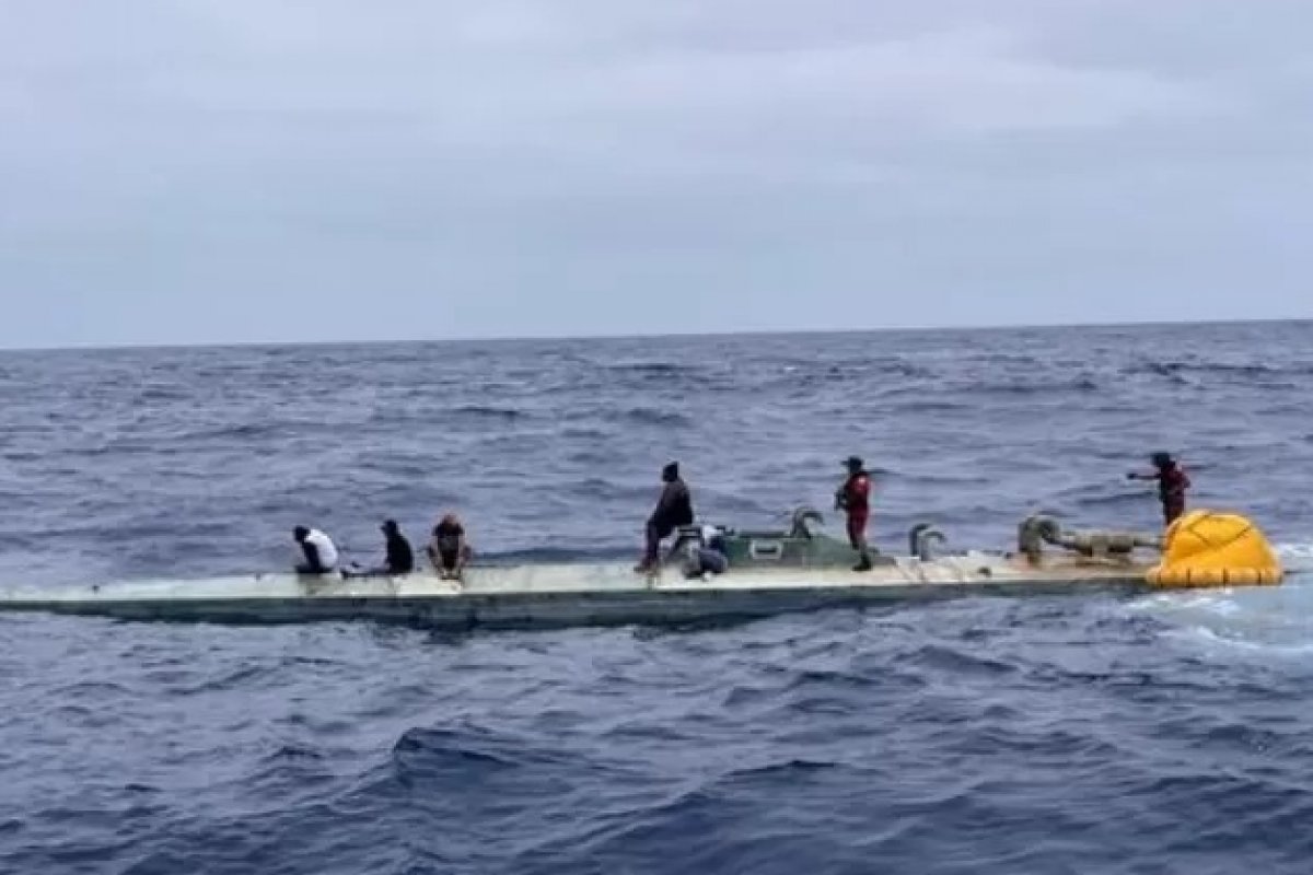Submarino com 3,5 toneladas de cocaína é apreendido no México