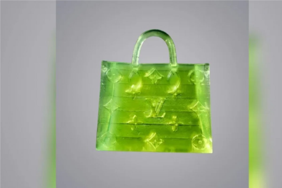 Bolsa microscópica é leiloada por mais de R$ 300 mil