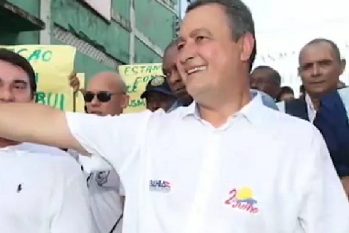 'A cada dia a gente reafirma os valores da República e da independência dos Poderes', diz Rui Costa