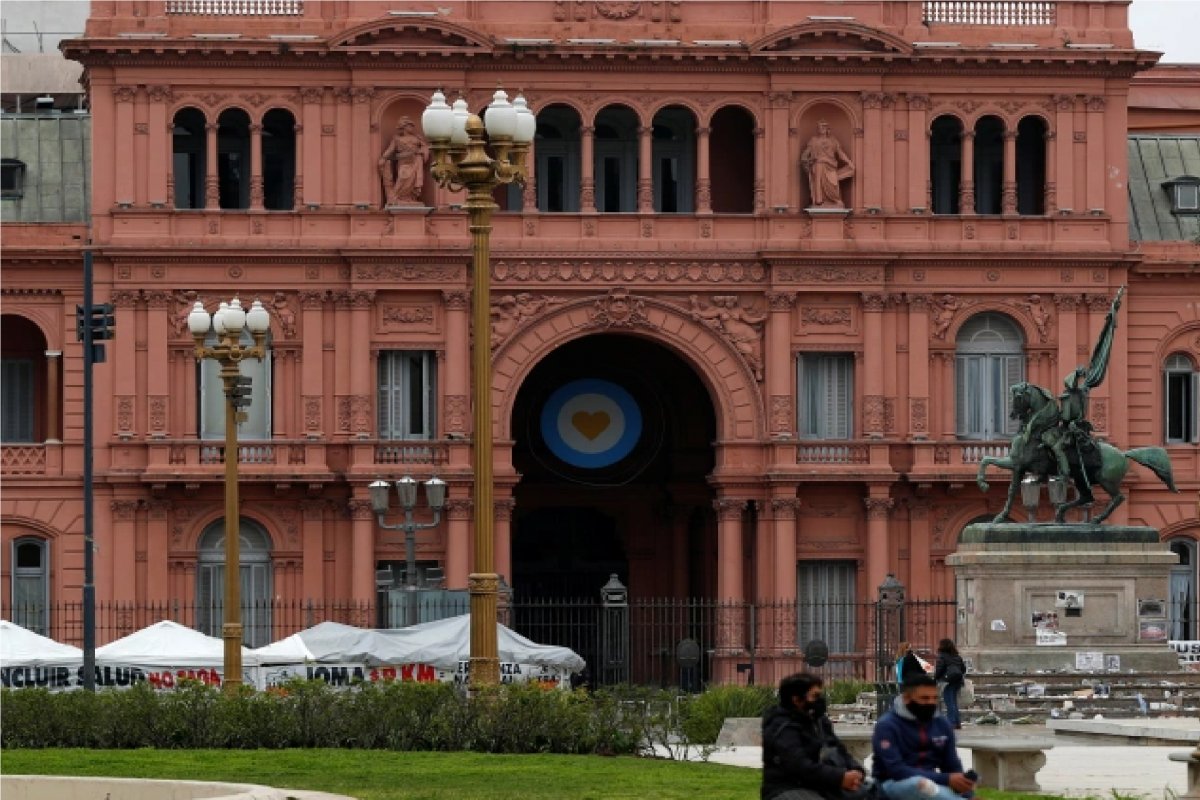 Pré-candidatos à presidência argentina são definidos em votação primária
