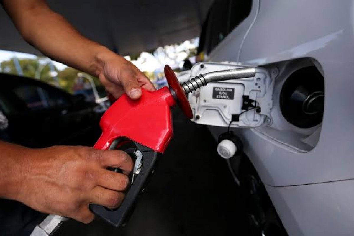 Preço da gasolina se mantém estável na última semana, apesar da volta dos tributos