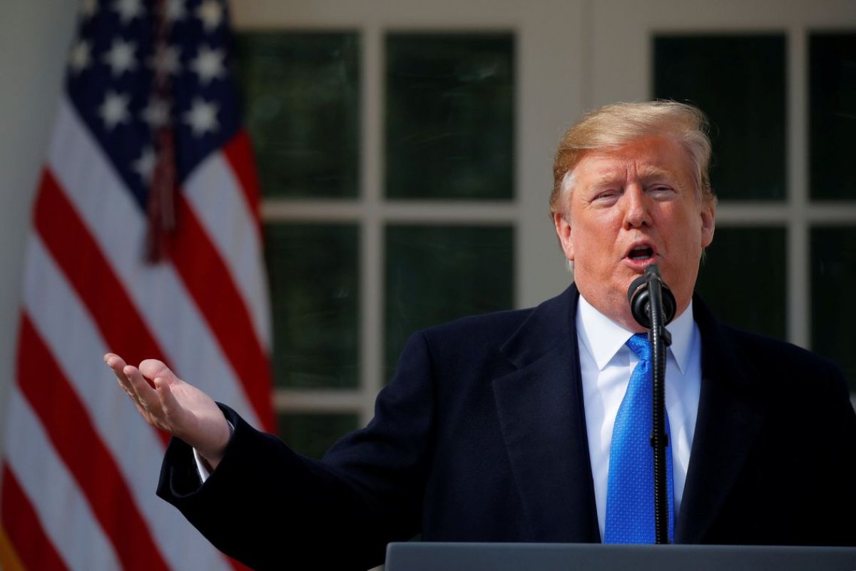 "Jurados" coordenam com a defesa julgamento do impeachment de Trump