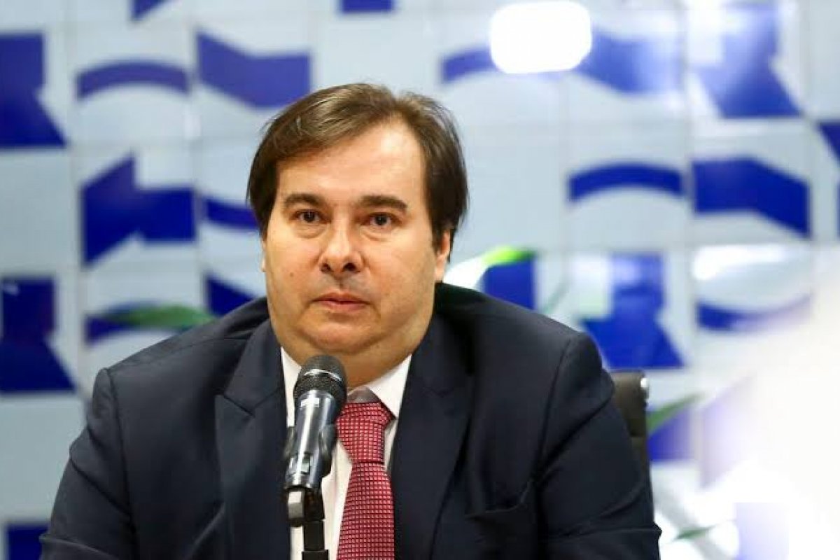 Rodrigo Maia discorda de Lula e elogia Banco Central