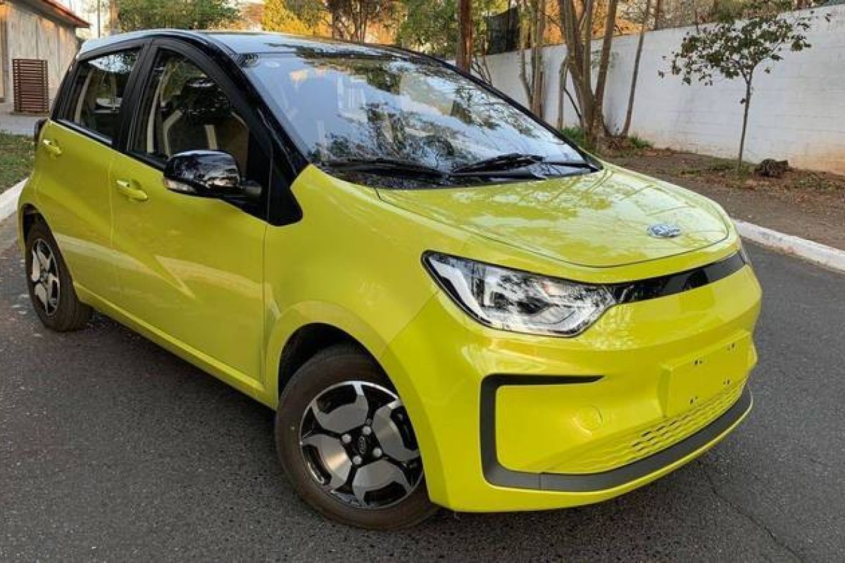 Dolphin? JAC E-JS1 volta a ser o carro elétrico mais barato do país