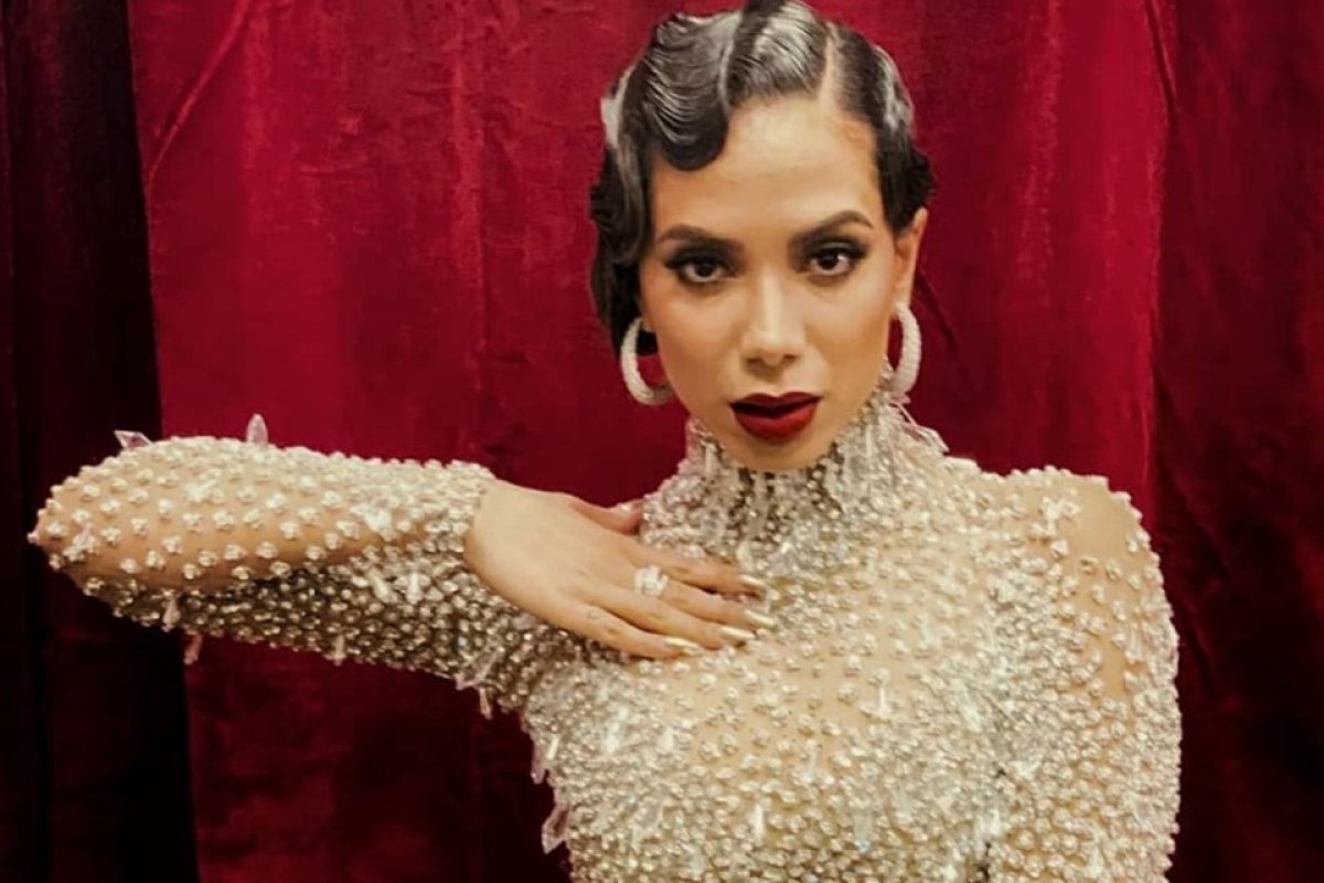 Anitta é eleita a Mulher do Ano