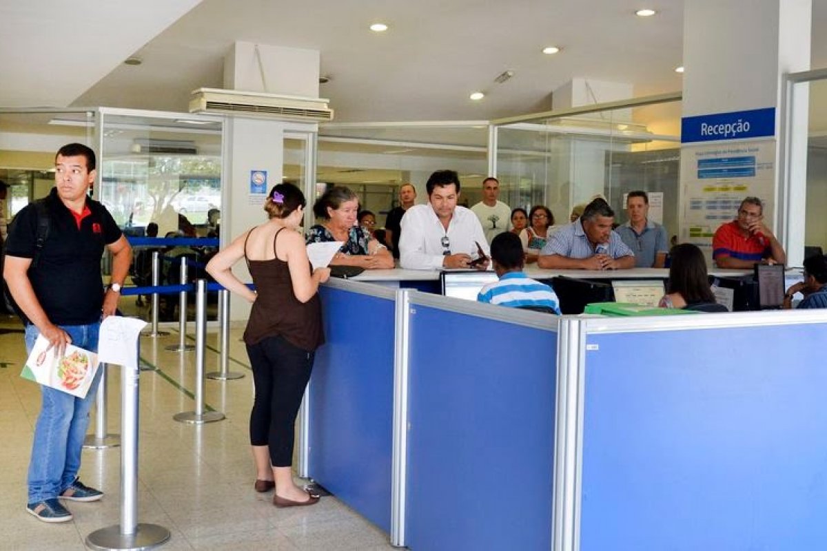 Mais de 1 milhão de brasileiros aguardam na fila para perícia médica do INSS