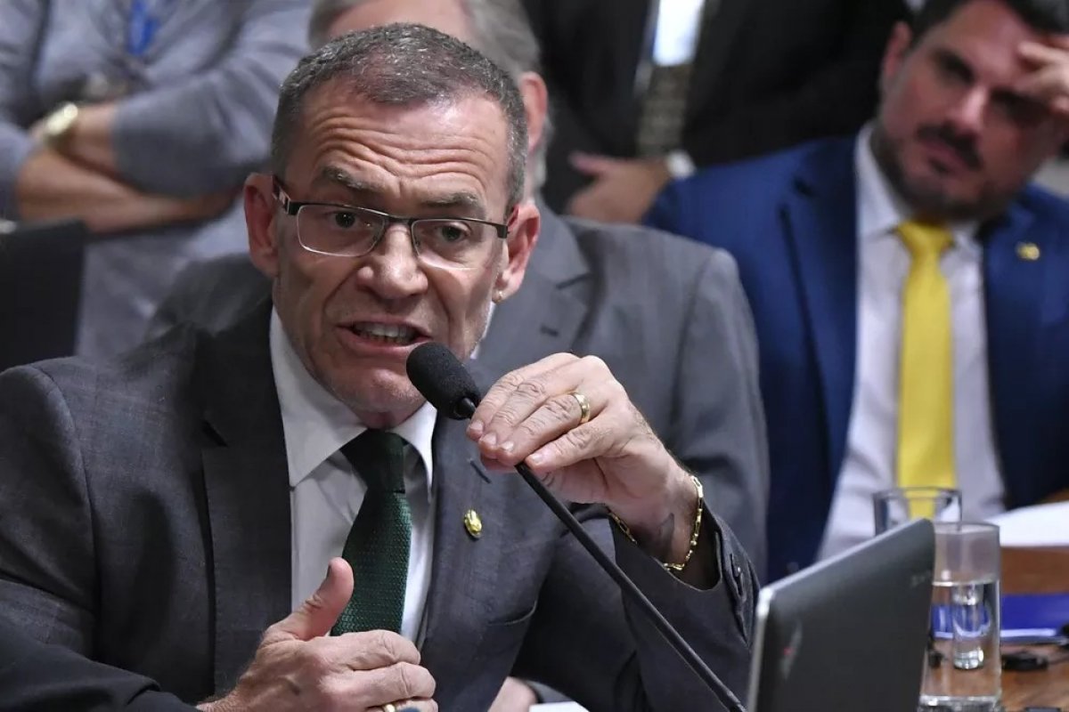 Senadores aprovam PL que inclui direitos humanos em cursos para agentes de segurança