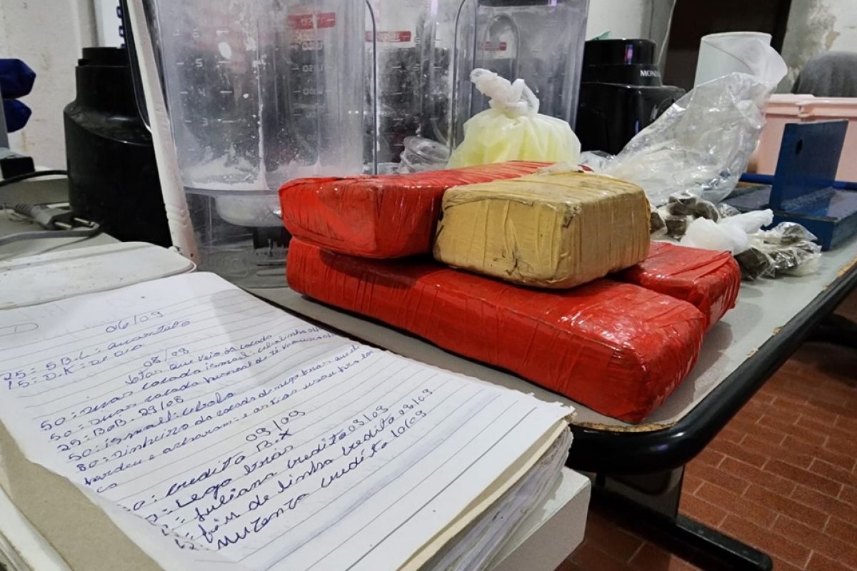 Polícia Militar desarticula laboratório de drogas em bairro de Salvador