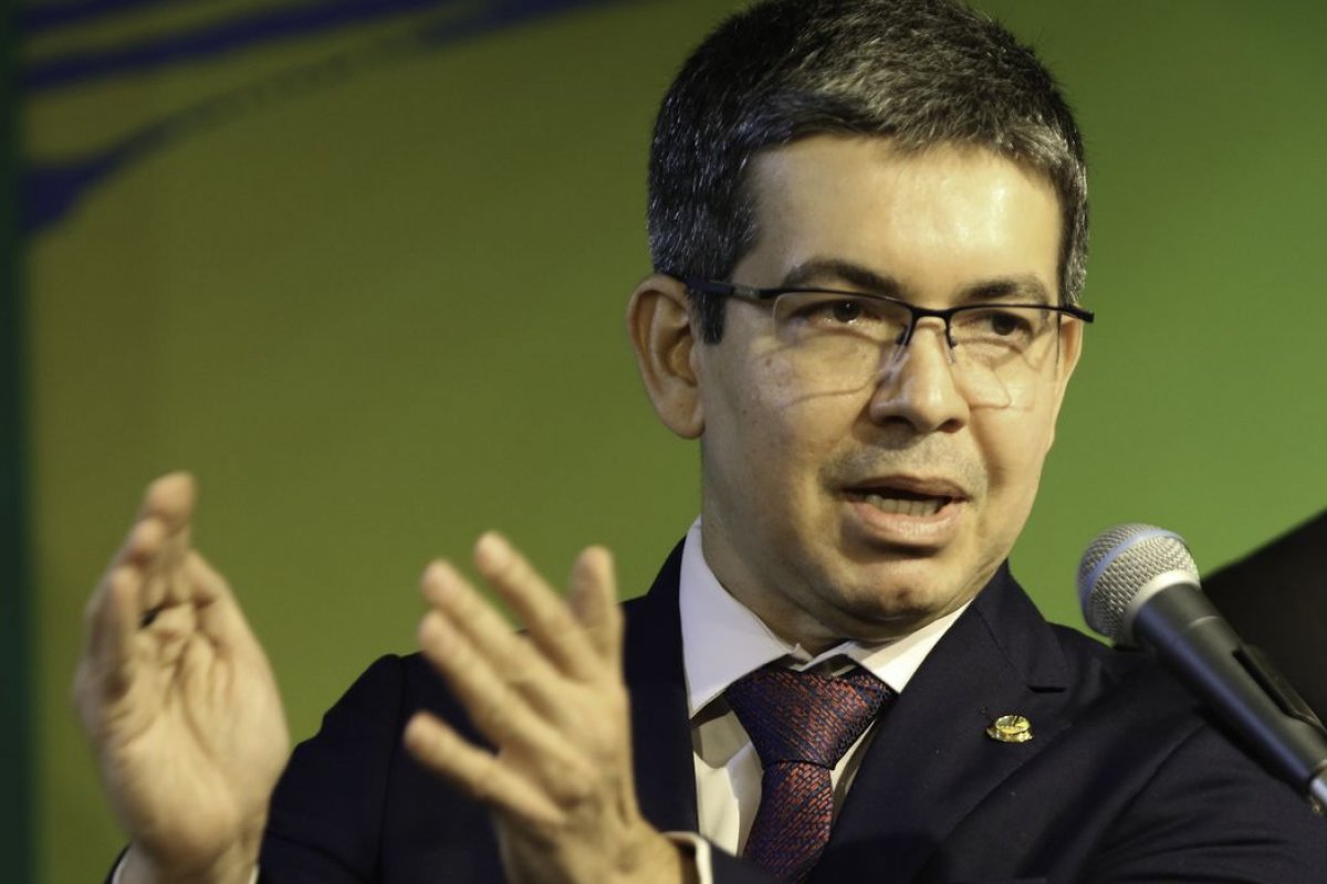 Votação da LDO deve ser realizada no segundo semestre, diz Randolfe Rodrigues