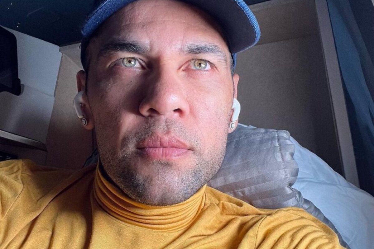 Daniel Alves repete versão: “Perguntei duas vezes se ela estava gostando e ela disse que sim”