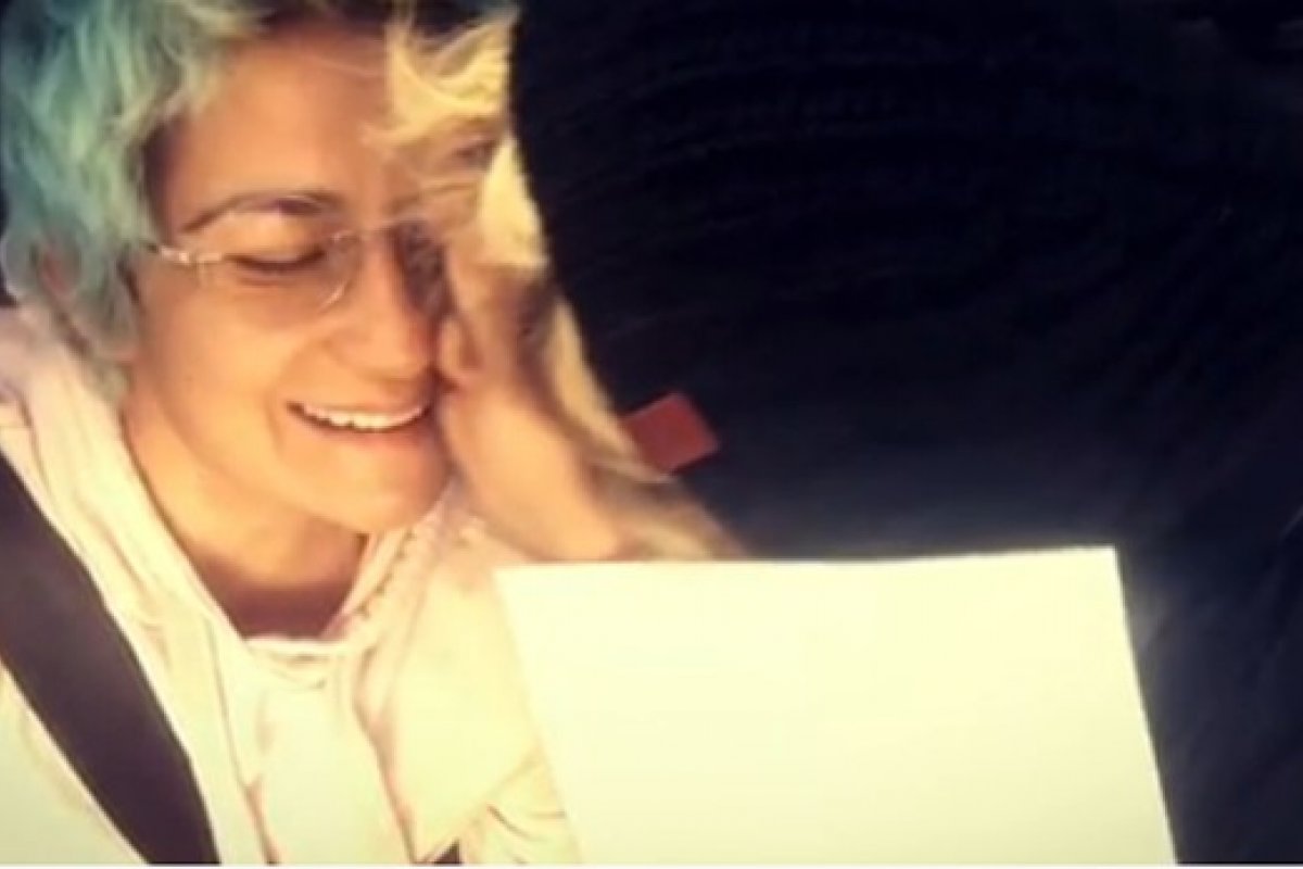 Atriz Nanda Costa se casa com a percussionista baiana Lan Lan