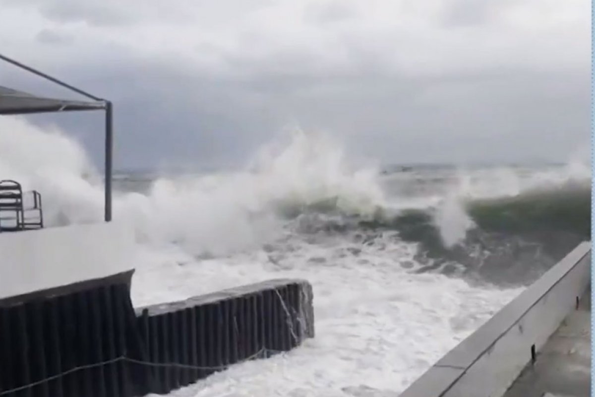 Marinha emite alerta de ressaca em Salvador por persistência de ventos fortes
