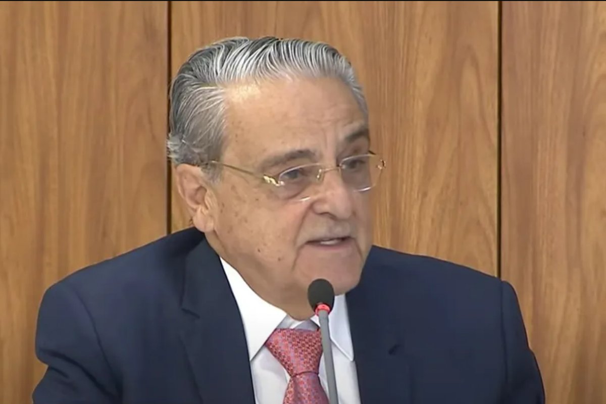 Presidente da CNI critica isenção de imposto sobre compras de até US$ 50