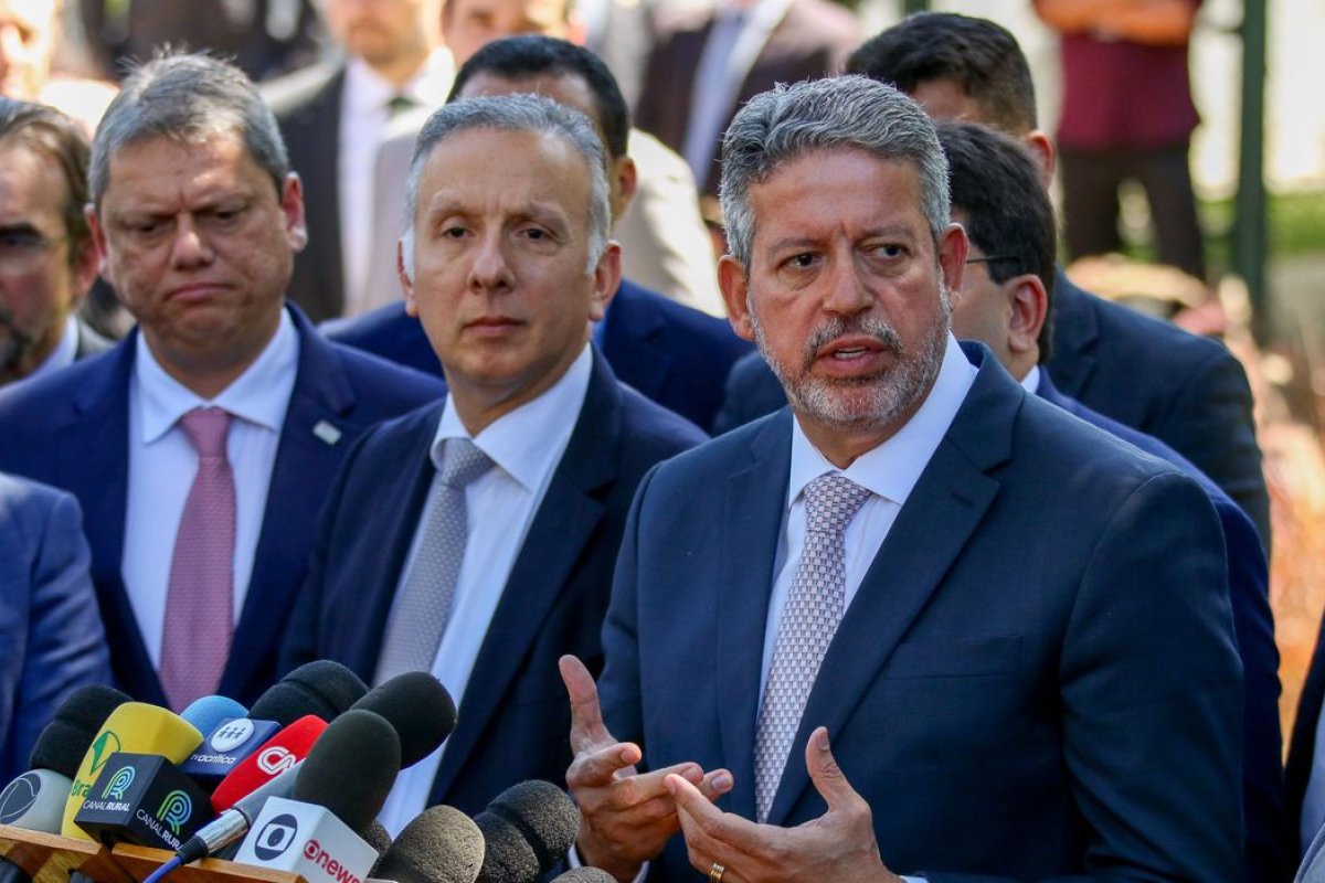 'Mandei mensagem para Bolsonaro e não fui respondido', diz Lira sobre votação da reforma tributária