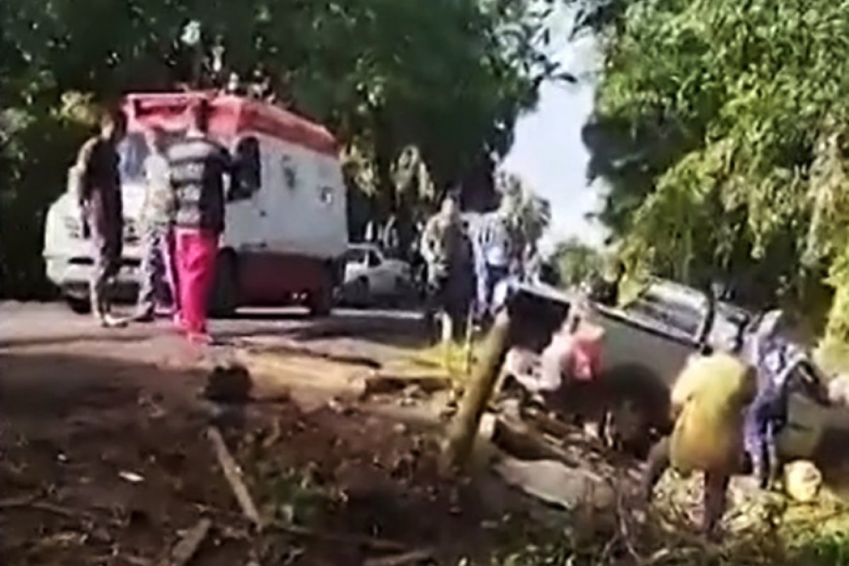 Professora morre após colisão entre carros na BA-001