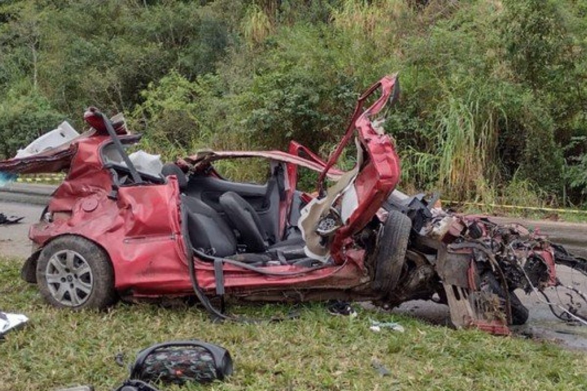 Irmãos músicos morrem em acidente a caminho de apresentação