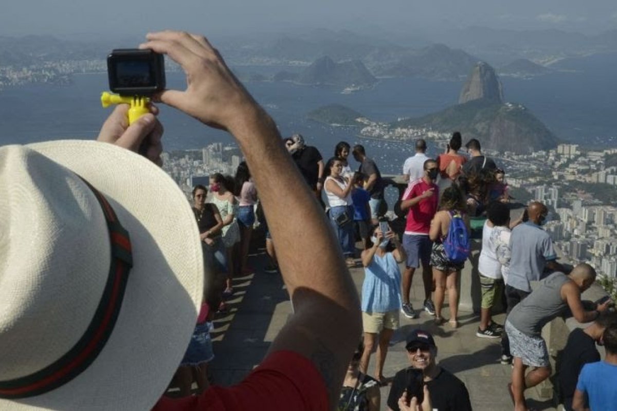 Brasil registra crescimento de 108% no número de visitantes estrangeiros em 2023