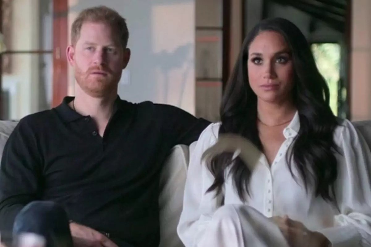 Meghan quer se desassociar de Harry para impulsionar carreira, diz jornal 