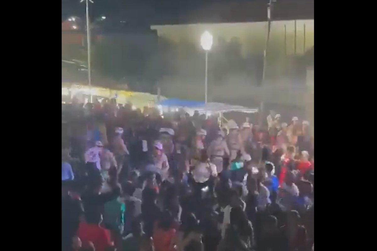 Vídeo: homem agride policial durante briga em festa na cidade de Santa Inês