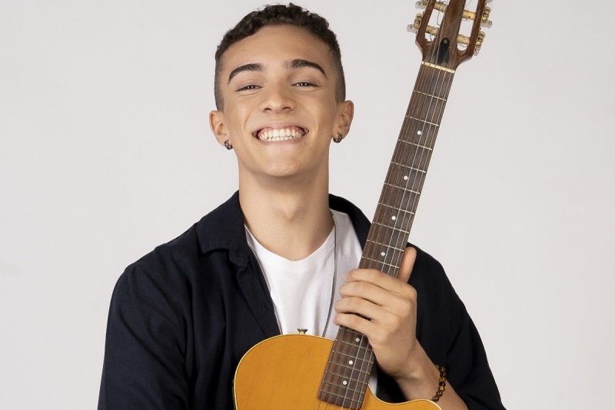 Cantor Átila se prepara para lançar 3º single autoral e alçar novos vôos!