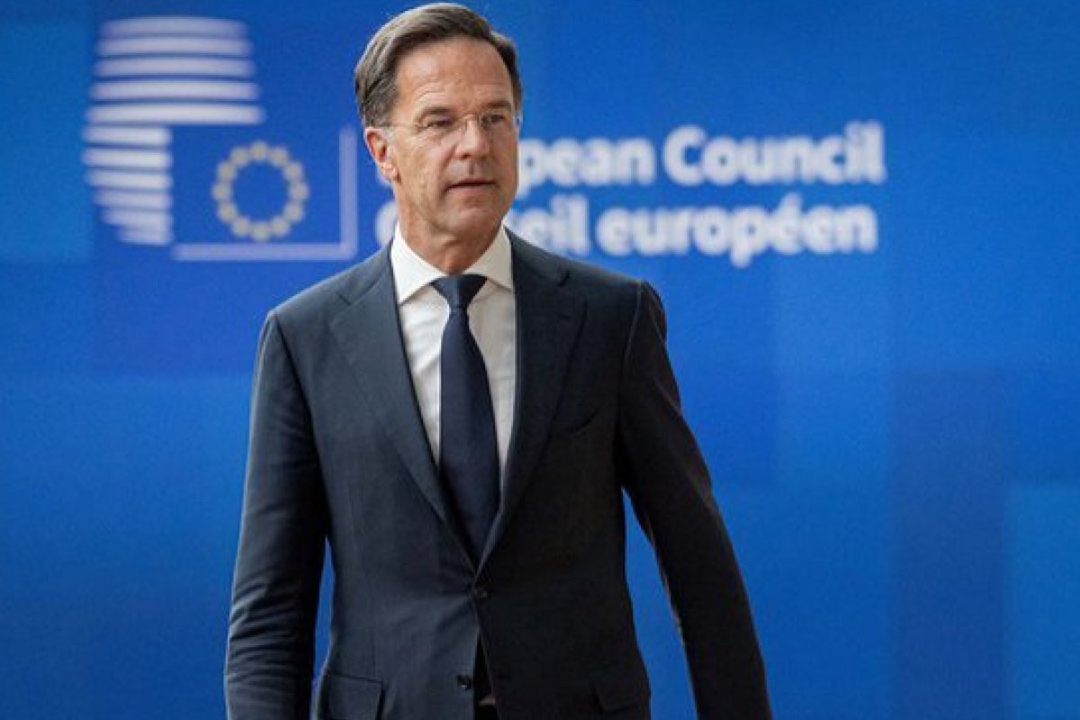 Primeiro-ministro da Holanda anuncia saída da política