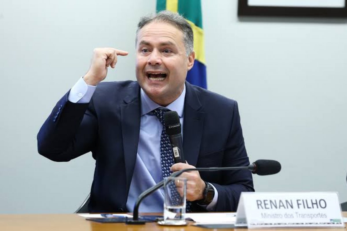 Ministro dos Transportes afirma que governo pretende fazer 35 leilões até 2026