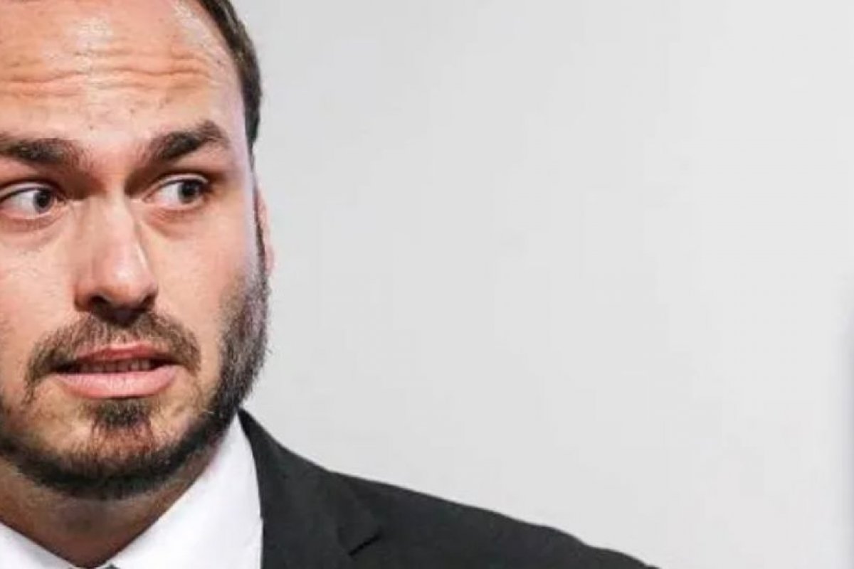 Juiz nega condenação de Carlos Bolsonaro por publicações sobre Randolfe