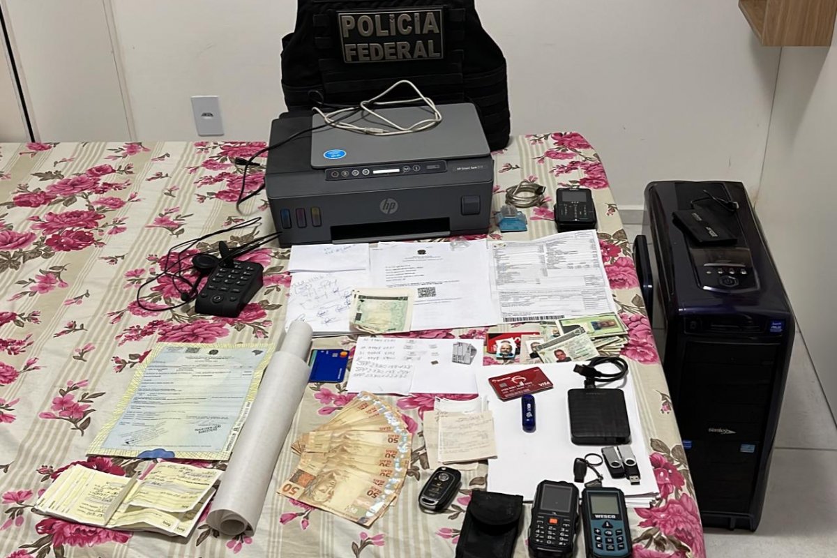 Vídeo: PF deflagra operação contra falsificação de documentos e estelionato no interior da Bahia