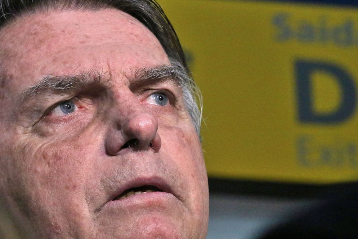 Advogado confirma que Bolsonaro prestará depoimento à Polícia Federal sem preocupações