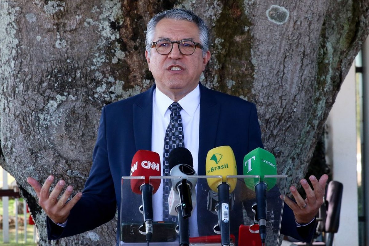 Padilha confirma novo decreto do saneamento após divergências com o Congresso