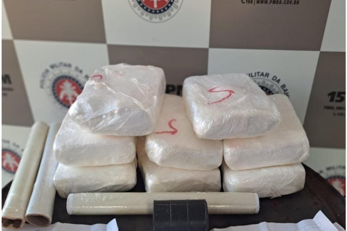 Traficantes em fuga deixam tabletes de cocaína para trás em Itabuna