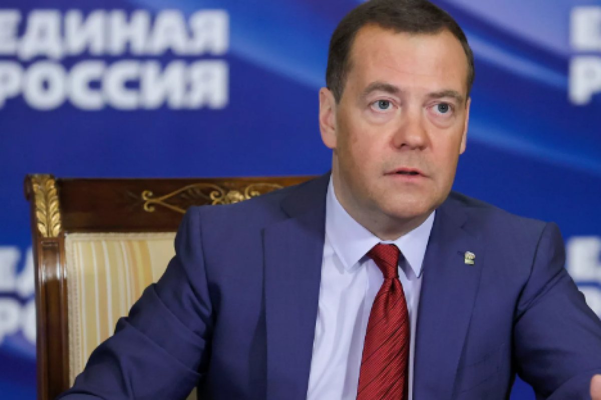 "Aumento da ajudar militar à Ucrânia pela OTAN faz o mundo chegar mais perto da 3ª Guerra Mundial", diz Medvedev