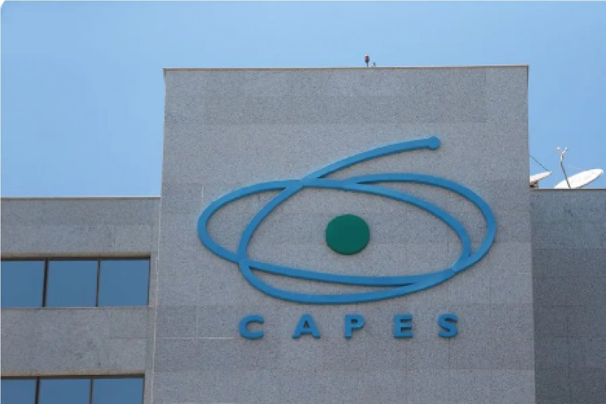 Capes flexibiliza normas para acúmulo de bolsas de pós-graduação com atividades remuneradas