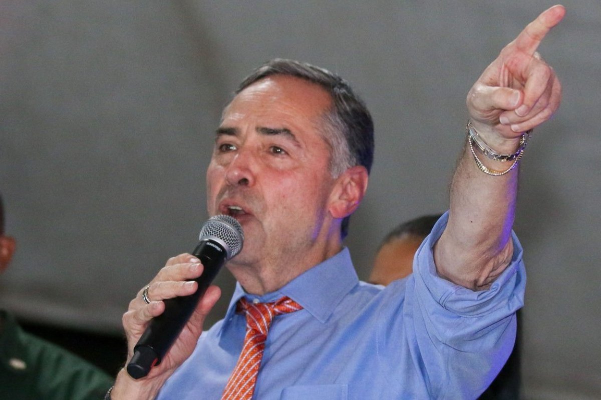 Vídeo: Ao ser vaiado em Congresso da UNE, Barroso chama estudantes de "Bolsonaristas"