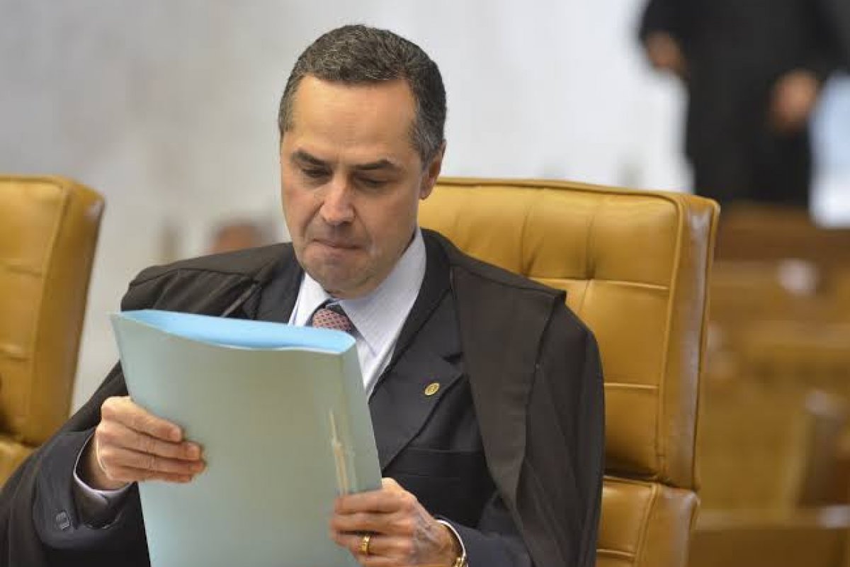 Nikolas Ferreira diz que oposição pedirá impeachment de Barroso por fala contra bolsonarismo