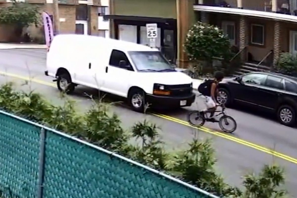 Câmera captura momento em que adolescente brasileiro foi atropelado em Nova Jersey