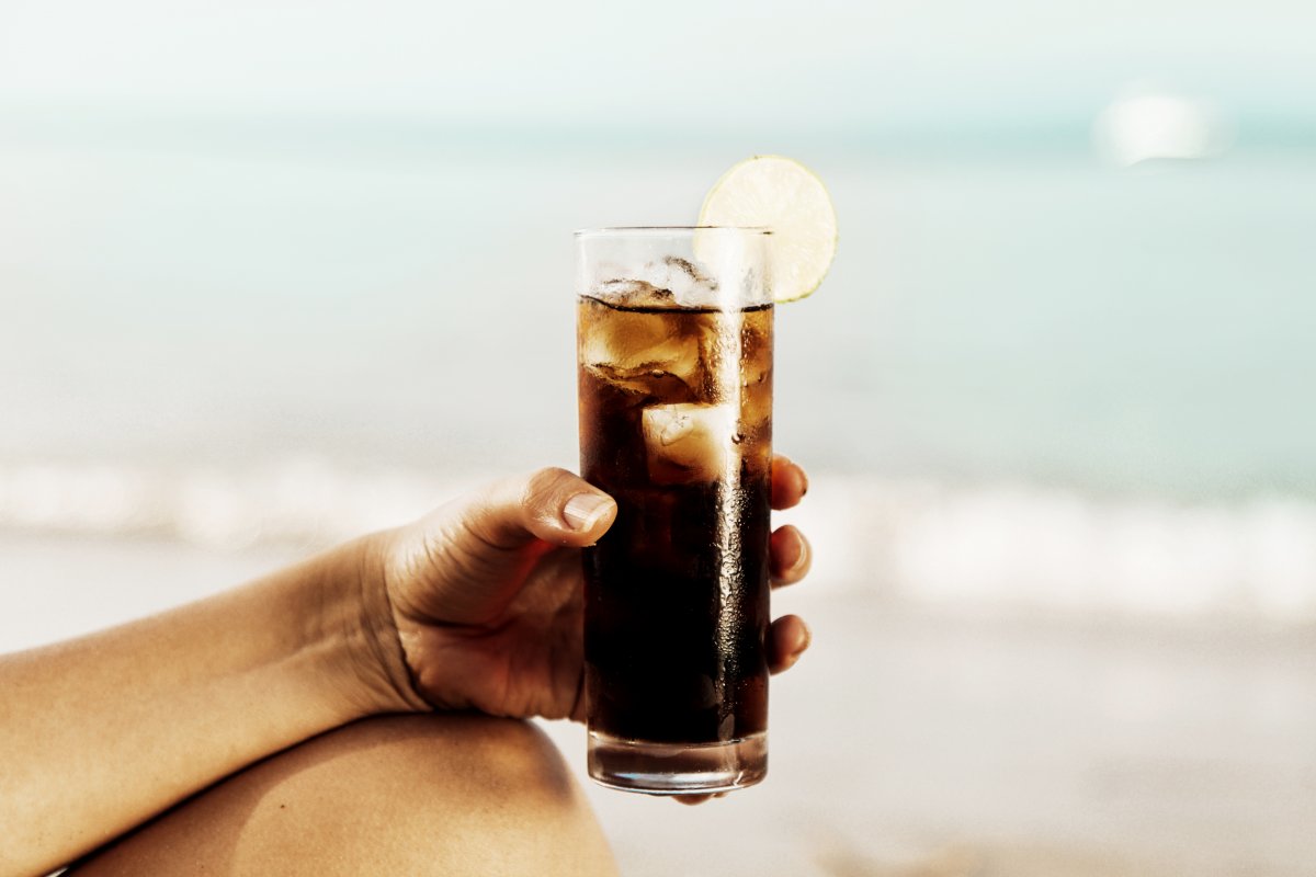 Adoçante ‘aspartame’ pode ser cancerígeno, mas seguro se consumo ocasional, diz OMS